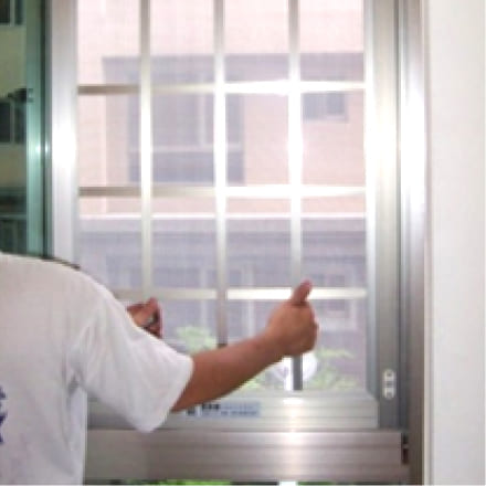 即一般放置外扇玻璃之動作